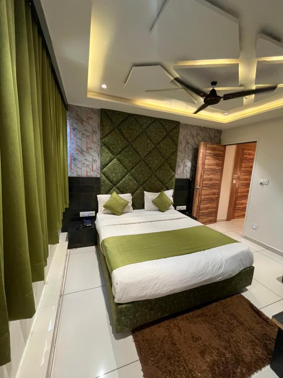 Prime View Hotel Ahmedabad Zimmer foto
