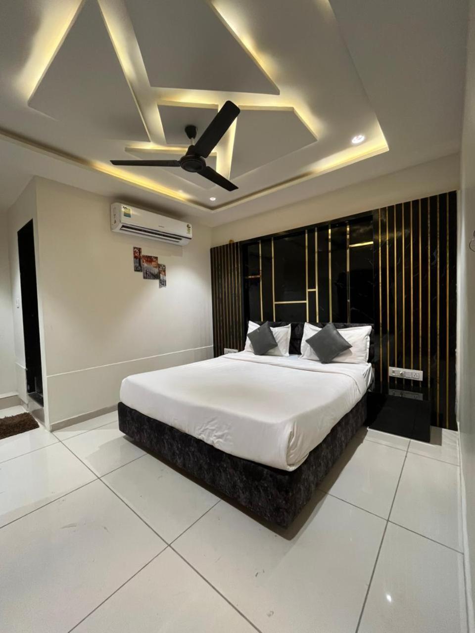 Prime View Hotel Ahmedabad Exterior foto