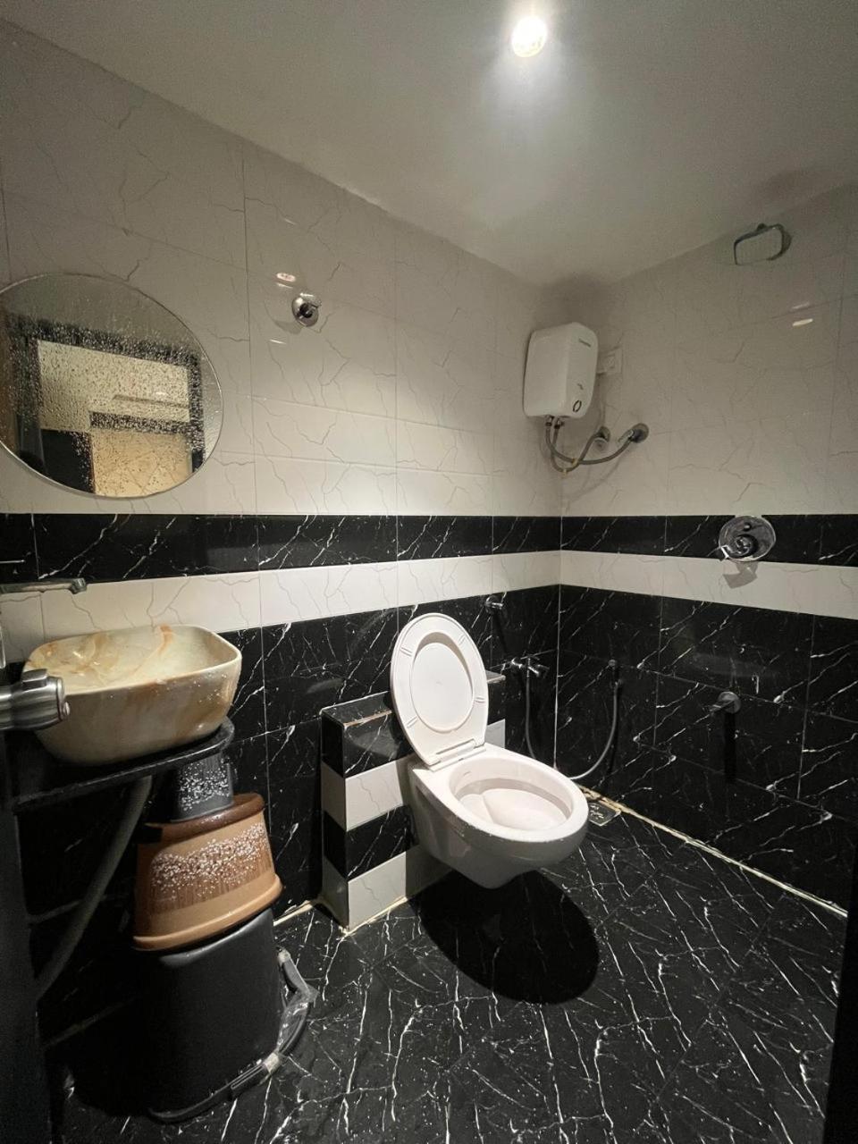 Prime View Hotel Ahmedabad Exterior foto